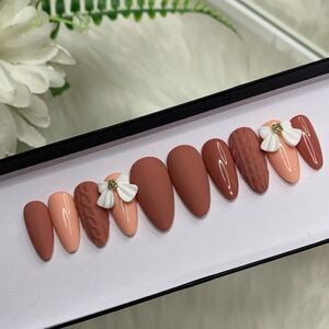 Elegant Press-On Nails Set in Peach and Brown